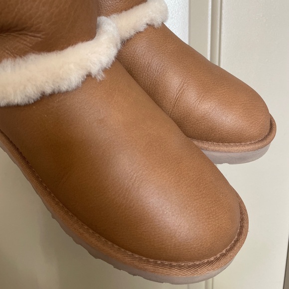 UGG Airehart Boots - Picture 5 of 14